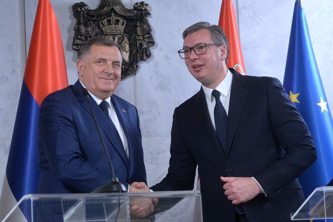 Aleksandar Vučić , Milorad Dodik