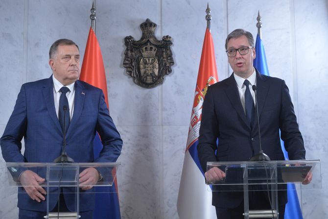 Aleksandar Vučić , Milorad Dodik