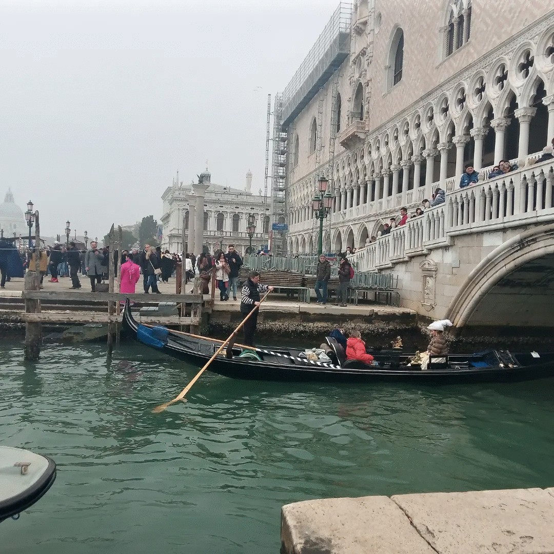 Turistkinja izazvala veliki bes domaćina: Ovo se jednostavno ne radi u Veneciji!