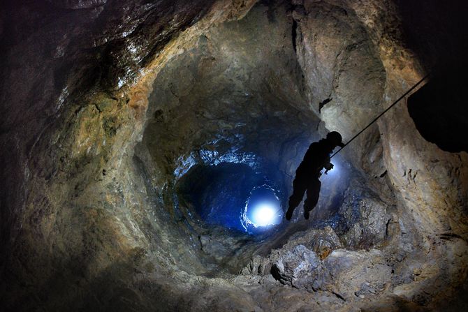 Pećina pećinski tunel speleolozi