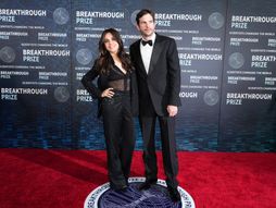 Mila Kunis  Ashton Kutcher