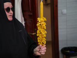 Manastir tumane, Pravljenje ukrasne sveće