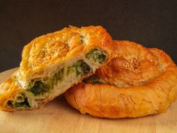 Burek sa sirom i spanaćem