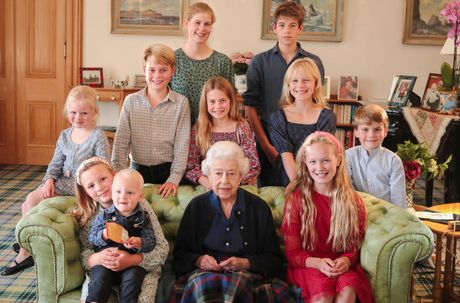 Kraljica Elizabeta II rođendan unuci