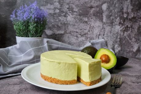 avokado torta