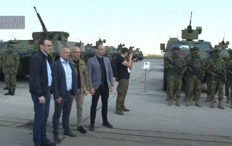 Batajnica vojska Srbije vojna parada Kancelarija za KiM politički lideri Srba sa Kosova