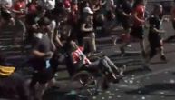 Zvezdaš u kolicima, navijač Partizana ga gura i trči: Ovo je najemotivnija scena Beogradskog maratona