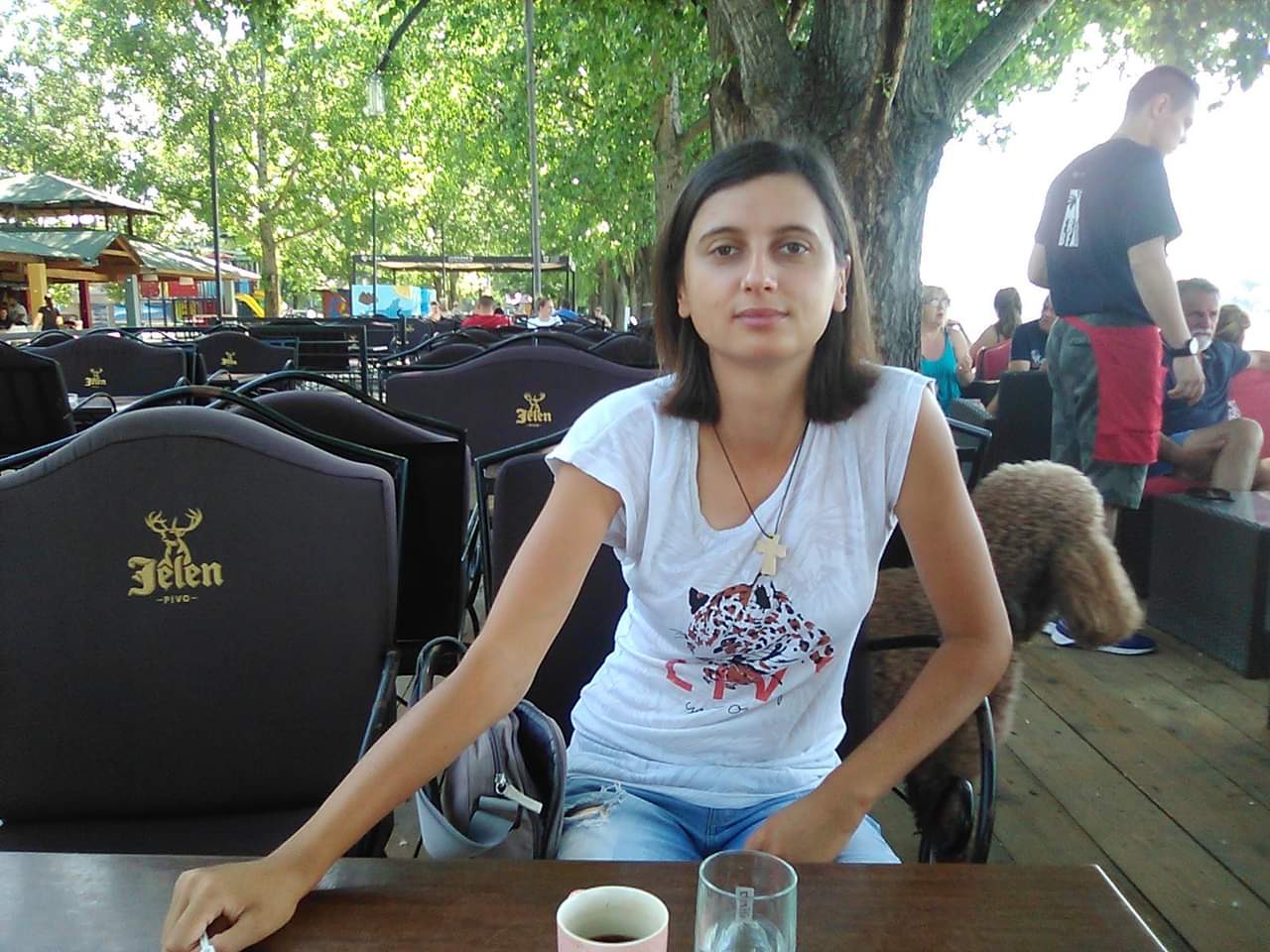 "Hrastov sanduk ne pere grehe" Evica okončala život skokom sa mosta: Porodica je napustila, a tišina je ubila