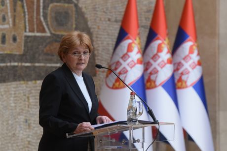 Aleksandar Vučić uručio ugovore diplomcima medicine