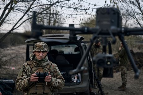 Rat u Ukrajini, dronovi, ukrajinski vojnici sa dronovima