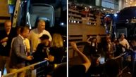 Ekskluzivan snimak! Ostoja Mijailović posle haosa u Madridu platio pivo Grobarima