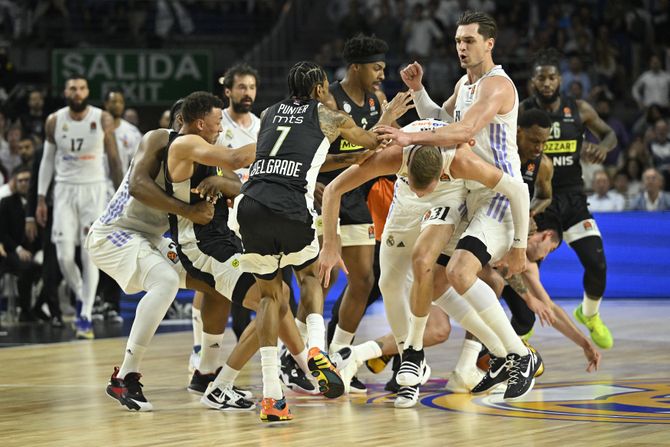 Tuča Košarka Real Madrid Partizan