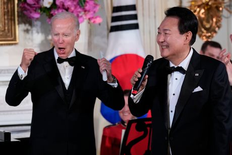 Južnokorejski predsednik Jun Suk Jeol pevao u Beloj Kući