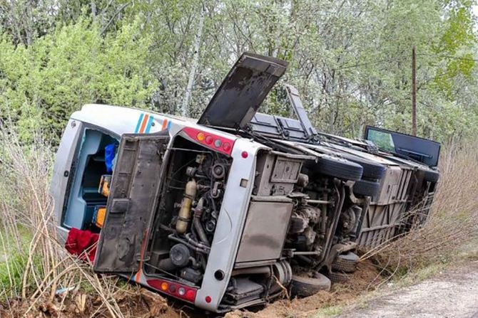 Mađarska prevrnuti autobus sa srpskim turistima