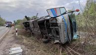 Troje putnika iz autobusa koji se prevrnuo u Mađarskoj zadržano u bolnici, biće pušteni za dva-tri dana