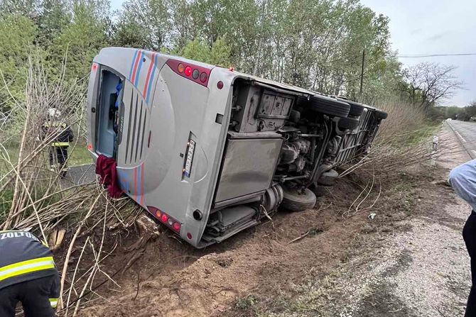 Mađarska prevrnuti autobus sa srpskim turistima