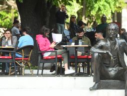 Sunčan dan, lepo sunčano vremenska prognoza, šetači