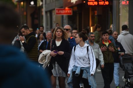 Sunčan dan, lepo sunčano vremenska prognoza, šetači
