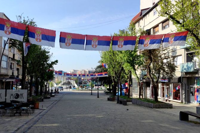 ZASTAVE NOVE KOSOVSKA MITROVICA