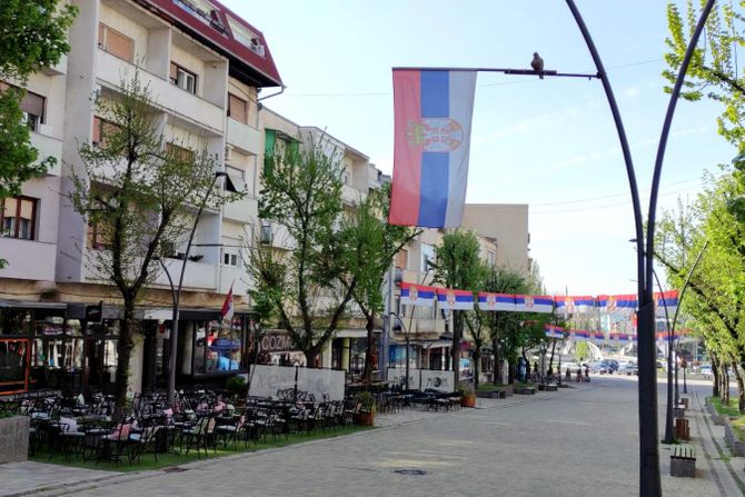 ZASTAVE NOVE KOSOVSKA MITROVICA