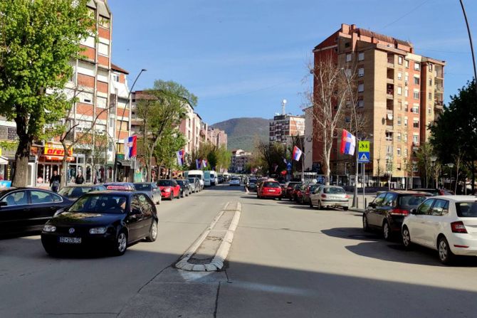 ZASTAVE NOVE KOSOVSKA MITROVICA