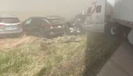 Stravični prizori nakon lančanog sudara više od 70 vozila zbog peščane oluje: Najmanje šestoro mrtvih