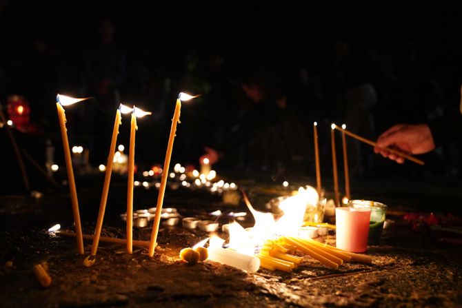 Paljenje sveća cveće pucnjava u školi OŠ Vladislav Ribnikar