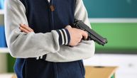 Da li deca smeju u streljane i kako to da je maloletno dete naučilo da puca?