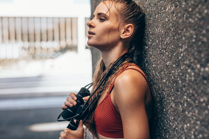trening, fit, fitnes, preskakanje konopca, znoj, kraj treninga, sport trening, fit, fitnes, preskakanje konopca, znoj, kraj treninga, sport