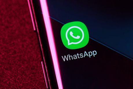 WhatsApp logo aplikacija telefon