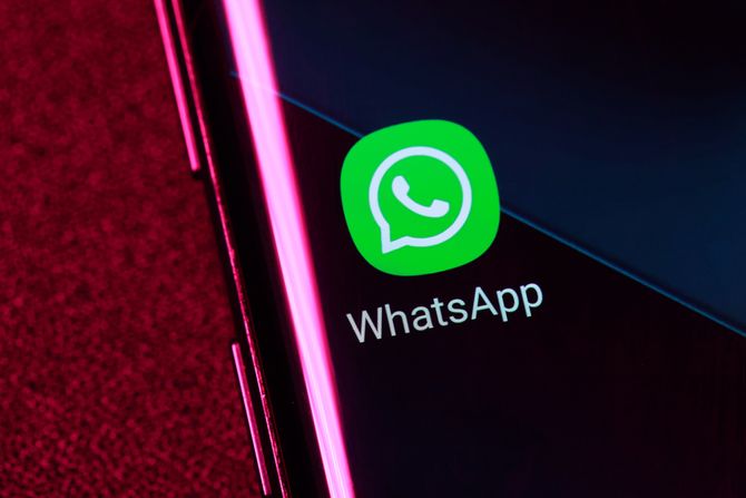 WhatsApp logo aplikacija telefon