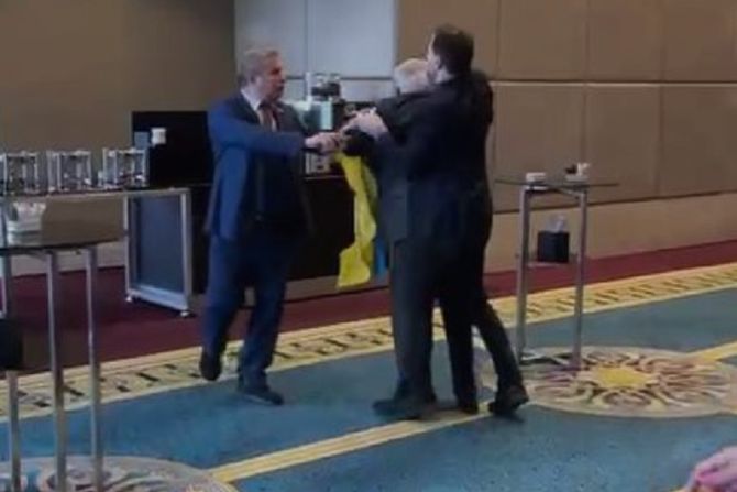 Tuča ukrajinskih i ruskih političara u Ankari Tuča ukrajinskih i ruskih političara u Ankari