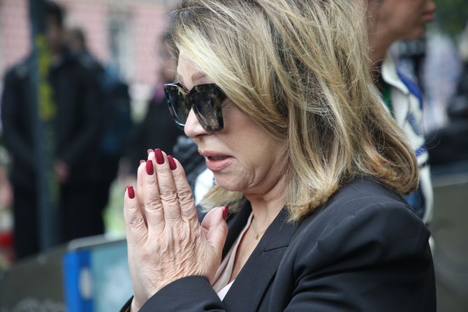 Neda Ukraden sa ćerkom odala počast stradalima u pucnjavi