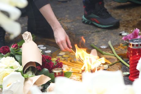 Pucnjava u školi, Đaci beogradskih škola odaju počast nastradalim vršnjacima