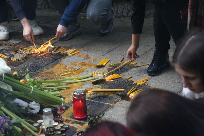 Pucnjava u školi, Đaci beogradskih škola odaju počast nastradalim vršnjacima