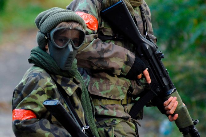 AIRSOFT -u kao sportu , snajper, replika, pravo oružje