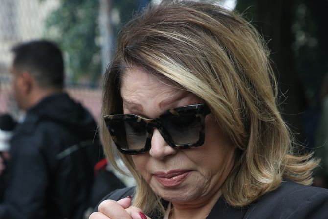 Neda Ukraden sa ćerkom odala počast stradalima u pucnjavi Neda Ukraden sa ćerkom odala počast stradalima u pucnjavi