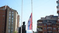 Zastave na Kosovu i Metohiji spuštene na pola koplja zbog tragedije u školi na Vračaru