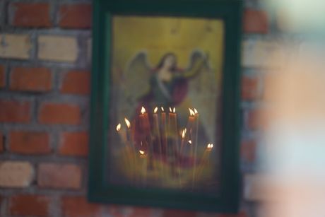 Orasje, crkva, paljenje, sveca Orasje, crkva, paljenje, sveca