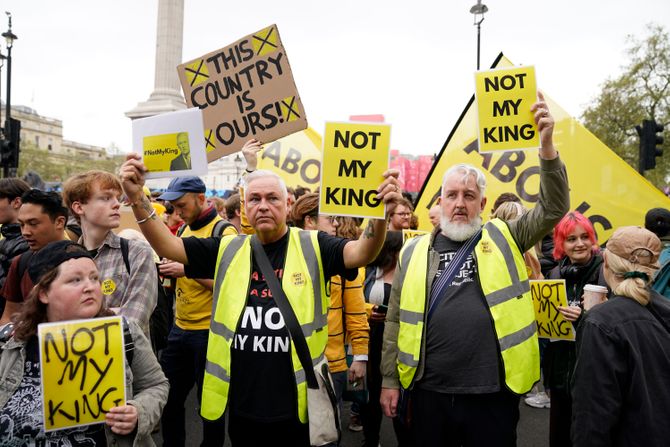 Protest demonstrancije krunisanje kralja Čarlsa