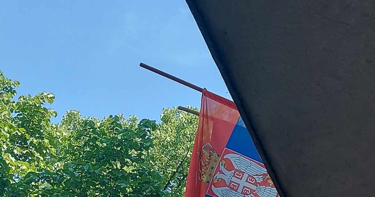 U Kraljevu zastave spuštene na pola koplja zbog sm