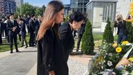 Počast novinarima poginulim u bombardovanju ambasade Kine: Vesna Vidović položila venac na Spomen ploču