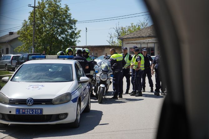 Dubona, crkva, groblje, policija Dubona, crkva, groblje, policija