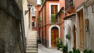 Zavirite u Pratola Pelinju: Rajsko mesto nadomak Rima i Apenina, koje daje 250 kuća za po 1 evro