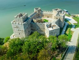 7 Tvrđava na Dunavu