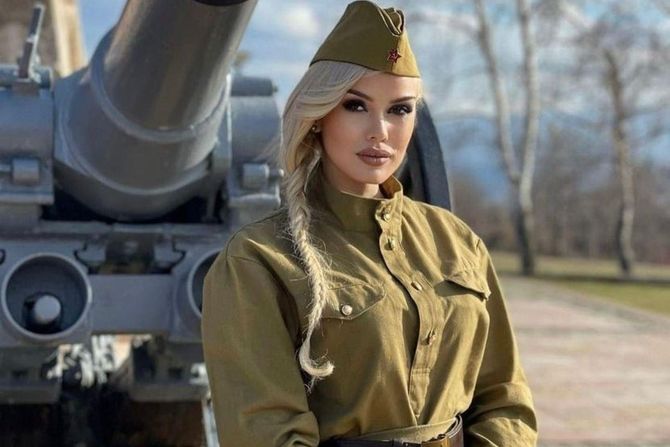 Ana Grozdanović Ana Grozdanović