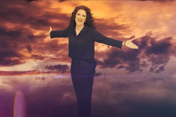 Doris Dragović Doris Dragović