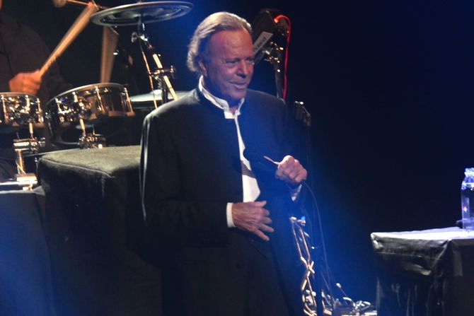 Julio Iglesias Hulio Iglesijas Julio Iglesias Hulio Iglesijas
