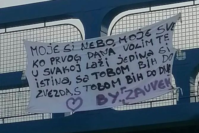 Emotivna poruka na mostu Emotivna poruka na mostu