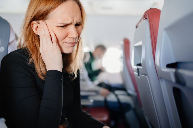 Bol u ušima, letenje, avion Bol u ušima, letenje, avion